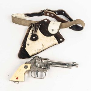 Lote siguiente: Juego de cowboys compuesto por cinturón, canana y revolver 