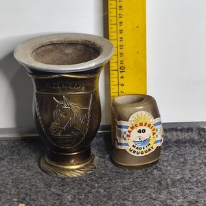 Lote siguiente: Dos Mates: Uno de Guampa con Caballo y Otro "Rancherita" Nuevo
