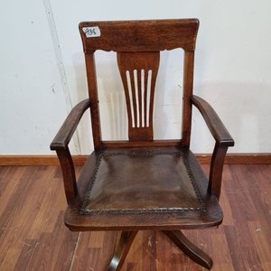 Lote anterior: Antigua Silla Giratoria de Escritorio en Roble y Cuero