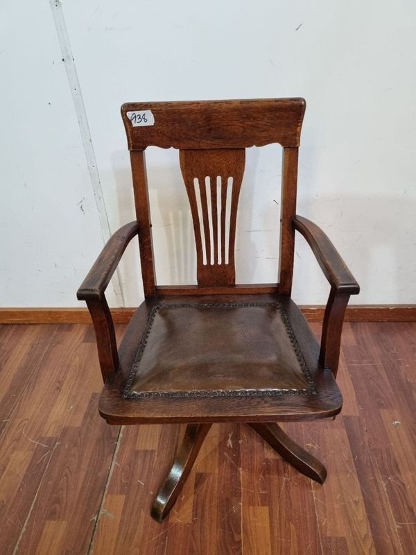 Antigua Silla Giratoria de Escritorio en Roble y Cuero
