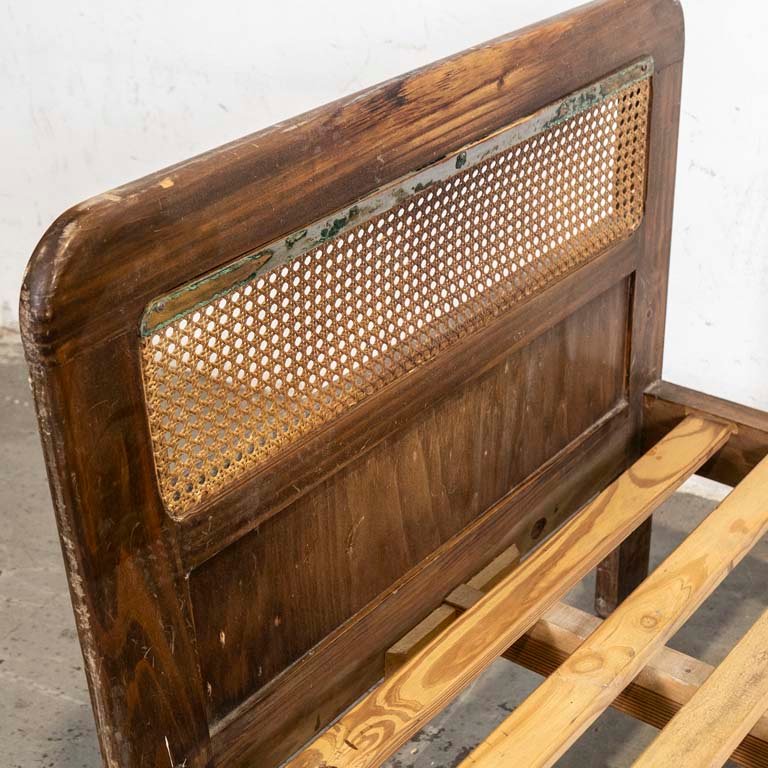 Cama de madera con respaldo esterillado - imagen 2