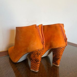 Botita Corta Naranja Gamuza Taco Animal Print Talle 37 - imagen 2