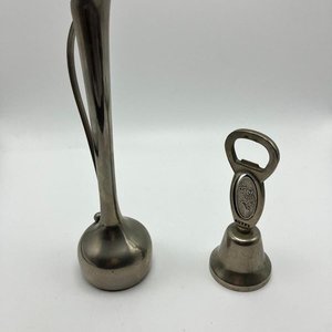 Lote de dos objetos antiguos o de estilo vintage fabricados en metal - imagen 2