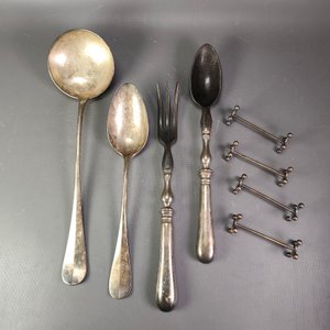 Lote siguiente: Lote de 8 Piezas Christofle: Posacubiertos, Cucharas y Tenedor de Asta de Búfalo