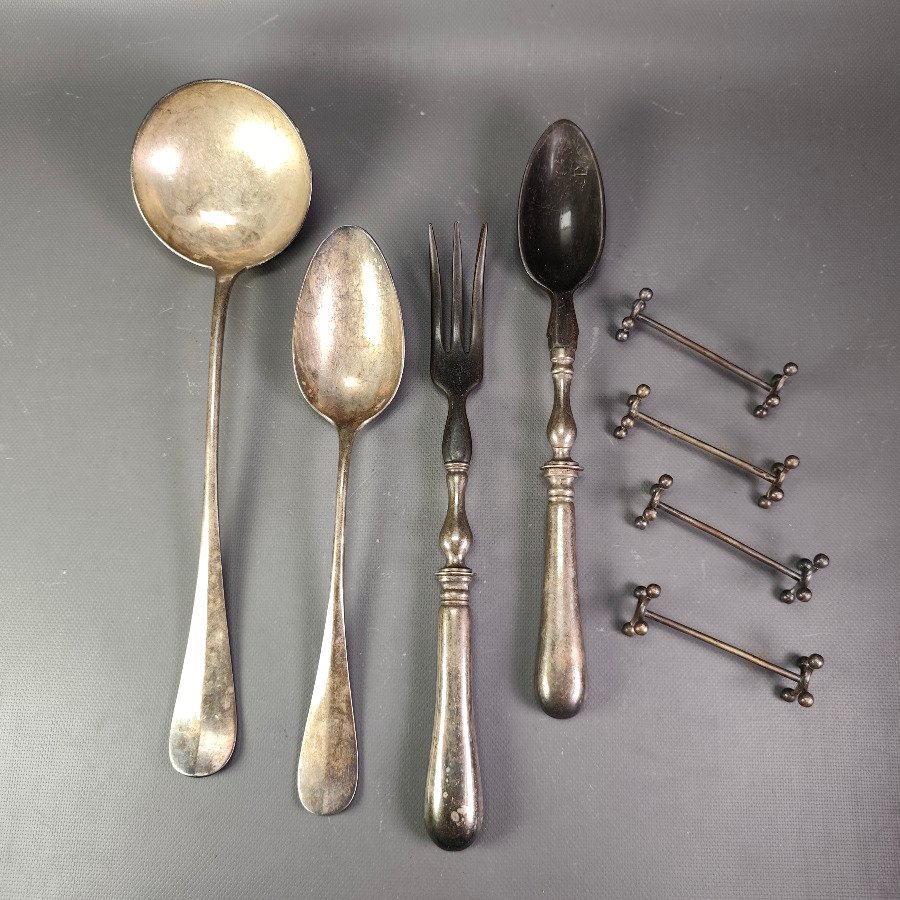 Lote de 8 Piezas Christofle: Posacubiertos, Cucharas y Tenedor de Asta de Búfalo