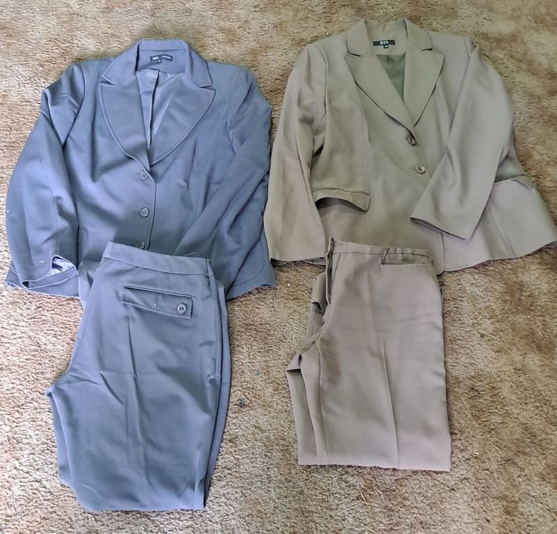Lote siguiente: Trajes de hombre en muy buenas condiciones