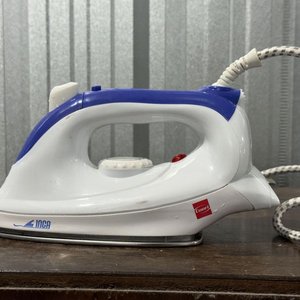 Plancha a Vapor Cuori Inca Blanca y Azul con Suela Metálica - imagen 5