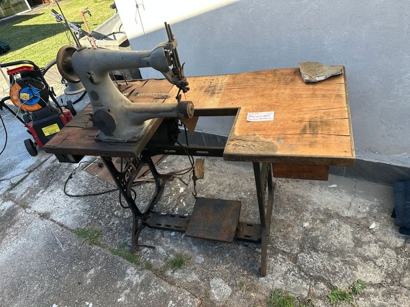 Máquina de coser Singer con motor
