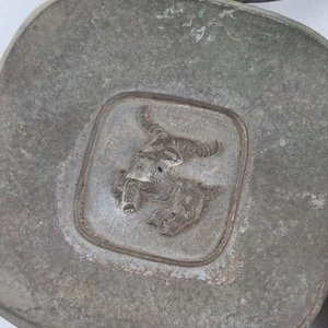 Set de 7 antiguos posavasos o ceniceros de bronce con signos del zodíaco - imagen 5