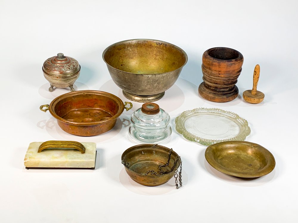 Lote de 9 piezas vintage: lámpara, mortero, bombonera y más