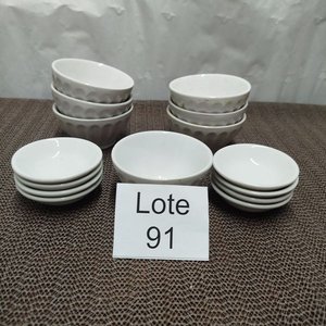 Lote siguiente: Set de 7 Recipientes para Salsa y 8 Mini Platitos