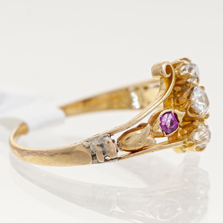 Anillo de oro con diamantes y rubíes - imagen 2