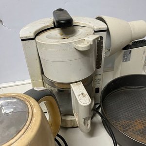 Lote de Electrodomésticos: Cafetera, Jarra Eléctrica, Tostadora Philips, Picadora Nappo y 2 Torteras - imagen 6