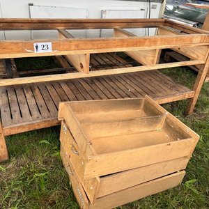Mesa de Trabajo Robusta de Madera con Cajones y Estantes - imagen 2