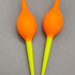 Lote siguiente: 2 Boyas de Pesca Naranja con Antena Amarilla