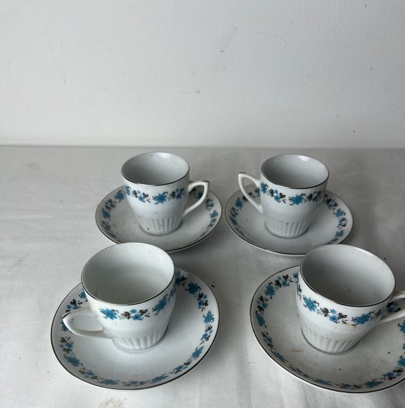 Tazas de porcelana con diseños florales azules - imagen 5