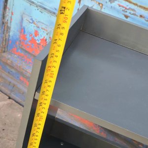 Mueble Auxiliar Gris con Puerta de Madera y Patas Cónicas - imagen 4