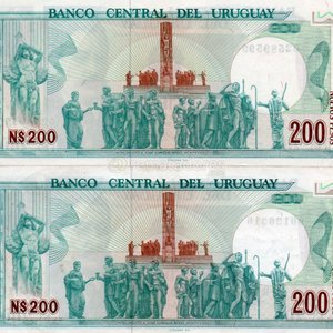 Lote siguiente: Billete de $200 del Banco Central del Uruguay y Moneda Antigua de Plata