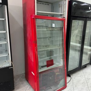 Heladera Exhibidora Roja de 1 Puerta con Estantes - imagen 5