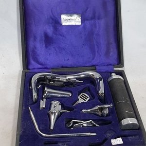 Lote siguiente: Otoscopio Oftalmoscopio Vintage Completo en Estuche
