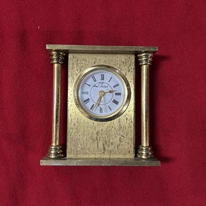 Reloj de Mesa Clásico Bronce con Columnas - imagen 1