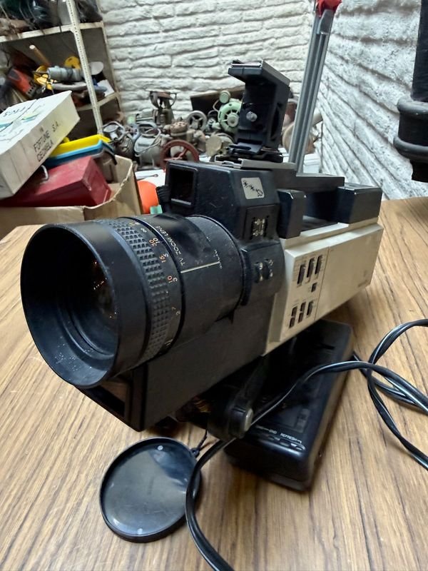 Equipos de fotografía profesionales JVC y Sharp - imagen 4