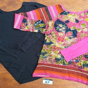 Lote de Ropa Femenina: Jeans, Remeras y Musculosas Variadas - imagen 3