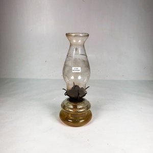 Farol a Kerosene con Fanal Hialino y Base Amarillenta - imagen 2