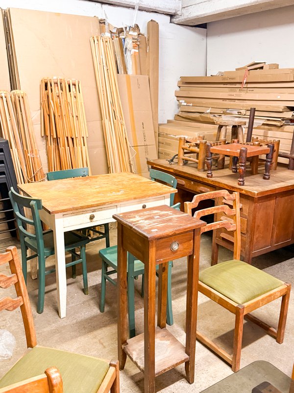 Mesa y Sillas de Madera Estilo Rústico