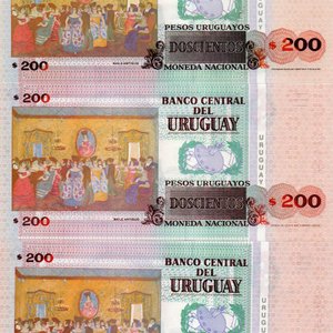 Lote de 3 Billetes Uruguayos de $200 Sin Circular (Series A, B, C) - imagen 3