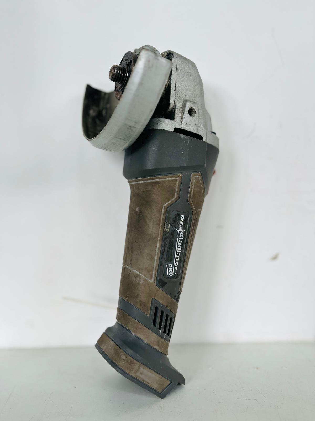 Amoladora Angular Gladiator PRO AA B15/18, Sin Batería