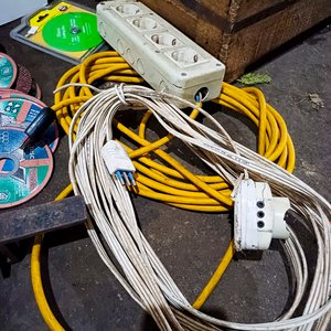 Lote de Herramientas Varias: Llaves, Discos de Corte y Más - imagen 4