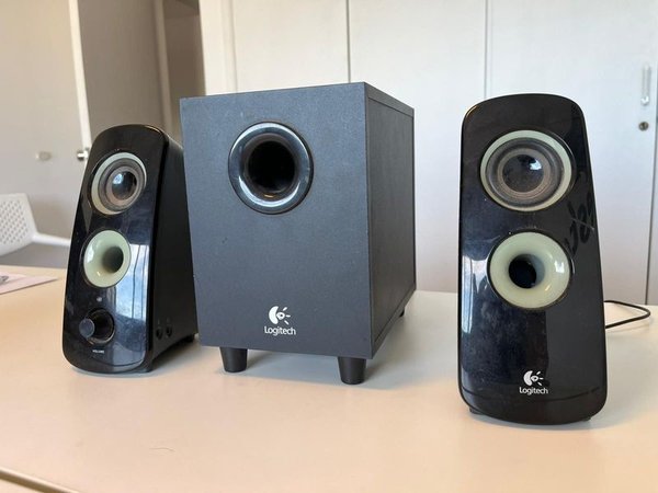 Parlantes Subwoofer Logitech en Buena Condición - imagen 1