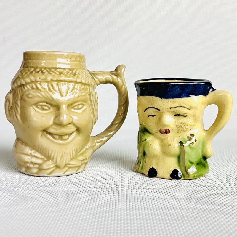Lote siguiente: Jarritas de cerveza mini con personajes cerámicos