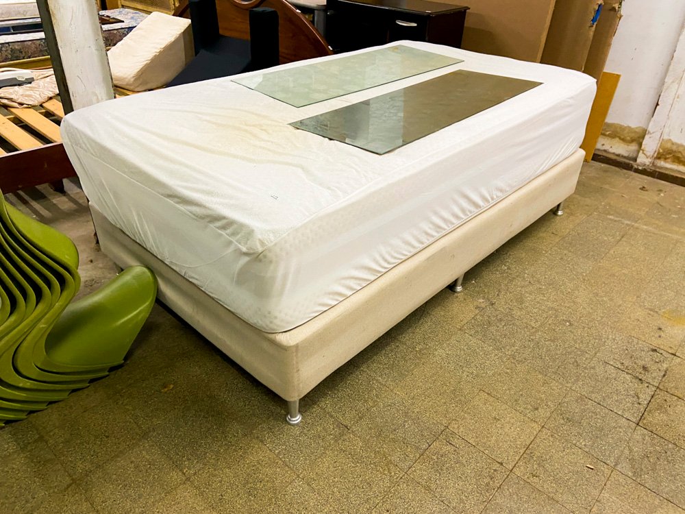 Base de Cama Sommier Beige con Vidrios Decorativos