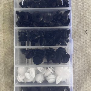 Juego de 100 Piezas de Broches y Retenes para Auto - imagen 1