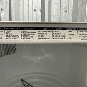 Microondas Kenmore Blanco con Pantalla Digital y Función "Quick Touch Sensor" - imagen 5