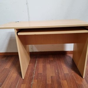 Lote siguiente: Escritorio Madera Clara con Bandeja Deslizable para Teclado y Pasacables