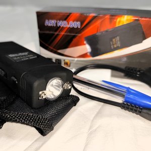Picana Eléctrica de Autodefensa Recargable con Linterna - Nueva en Caja - imagen 1