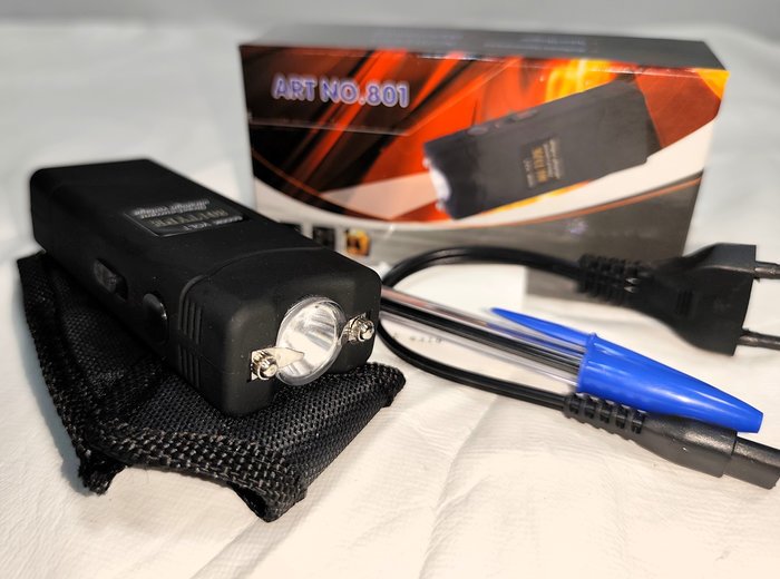 Picana Eléctrica de Autodefensa Recargable con Linterna - Nueva en Caja