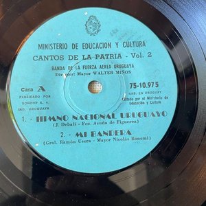 Lote de 2 Vinilos: Cantos de la Patria y Al Ritmo del Jazz - imagen 2