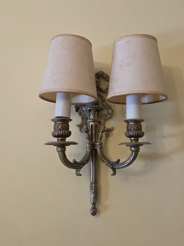 Pare de apliques franceses en bronce con pantallas - imagen 2