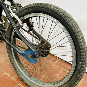 Bicicleta Trek Rodado 20 Negra con Detalles - imagen 4