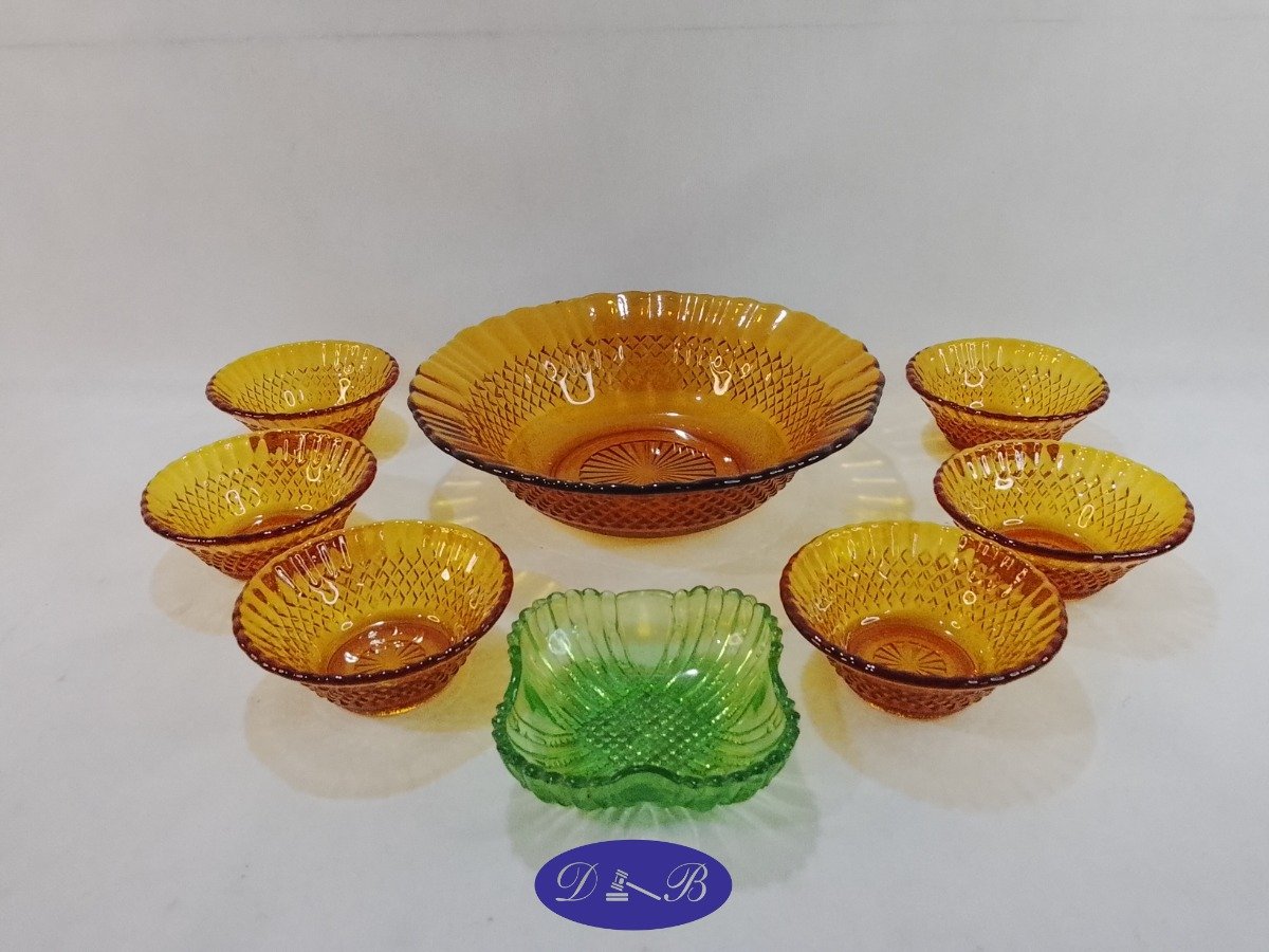 Set de 7 Compoteras y Bowl Central en Vidrio Tallado