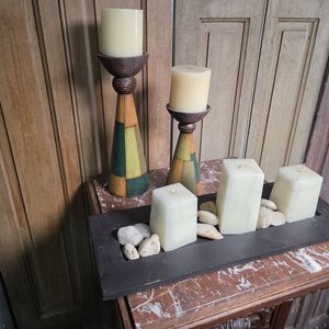 Lote siguiente: Centro de Mesa Decorativo con Velas y Candelabros de Madera