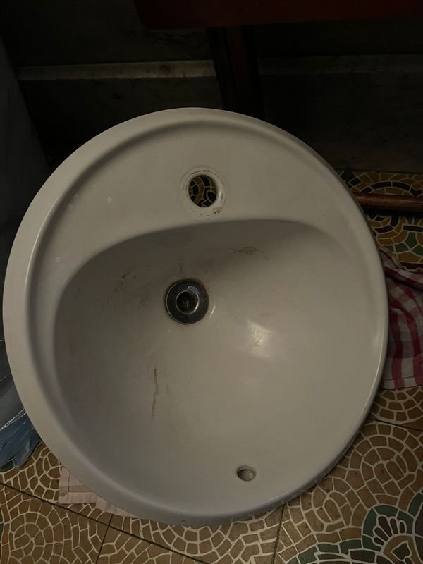 Pileta blanca en buen estado para el hogar