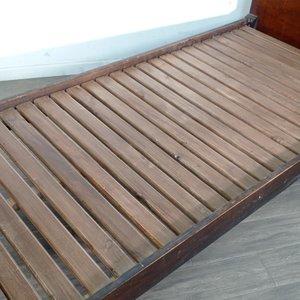 Cama de 1 Plaza en Cedro con Detalles de Uso - imagen 5
