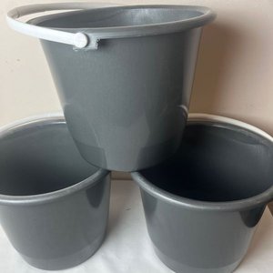 Set de 3 Baldes Plásticos Nuevos Grises - imagen 3