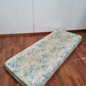 Colchón de 1 Plaza con Tapizado Floral Celeste y Amarillo - imagen 2