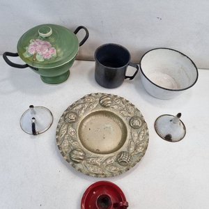 Lote de 7 Piezas: Sopera Esmaltada, Taza, Bowl, Plato Decorativo y Embudos - imagen 2